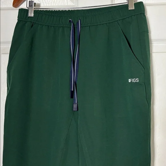 FIGS Technical Collection Dark Green Scrubs Set Tansen Jogger Style Size Medium - Picture 10 of 13